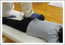 東京整体研究所の「足あて」イメージ写真